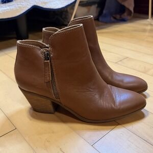 House of Harlow 1960 Brown Leather Ankle Bootie Size 9 Classic Chic Timeless